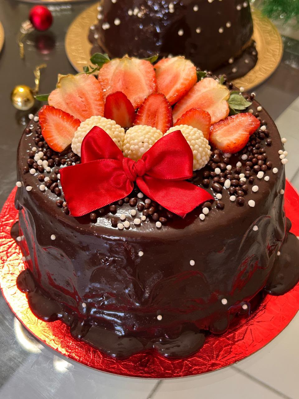 Chocolate com Morangos e Laço